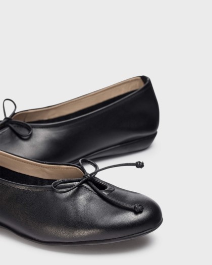 Wonders.com | Black CELESTINA Ballerina A-61172 SAUVAG