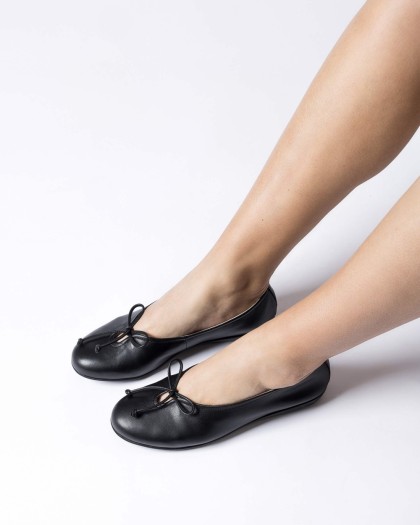 Wonders.com | Black CELESTINA Ballerina A-61172 SAUVAG