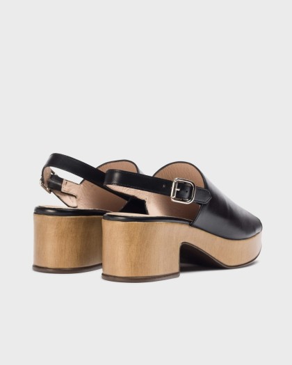 Wonders.com | Black MIERCOLES 50-P Sandal D-8850-P ISEO