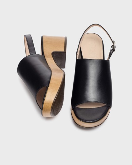 Wonders.com | Black MIERCOLES 50-P Sandal D-8850-P ISEO
