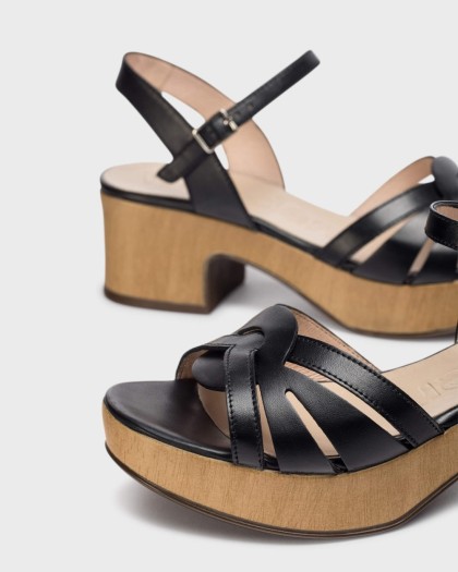 Wonders.com | Black CHANDRA Sandal D-8851-P ISEO