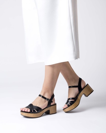 Wonders.com | Black CHANDRA Sandal D-8851-P ISEO