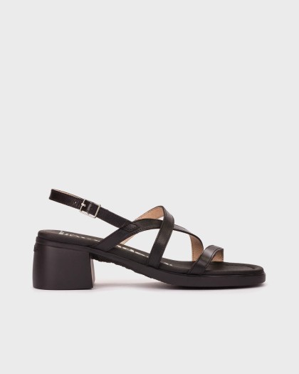 Sandalias de mujer fabricadas en piel lisa negra