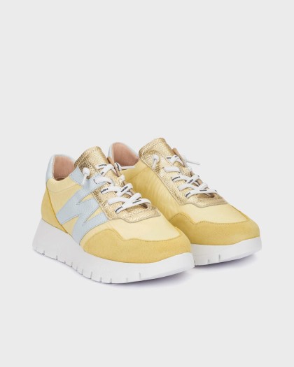 ODISEI 00 sneakers on-trend for this spring–summer season.