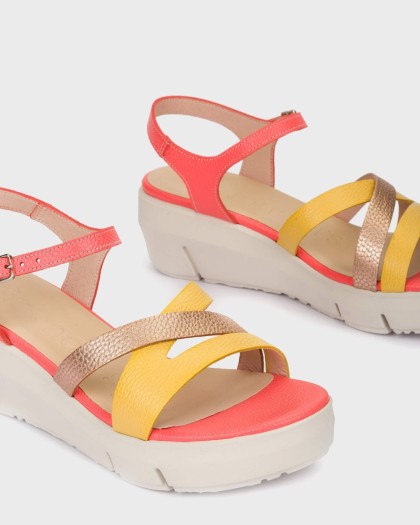 Sandalias con cuña de Wonders ideales para el día a día. Ajuste perfeto y plantilla interior de MemoryGel