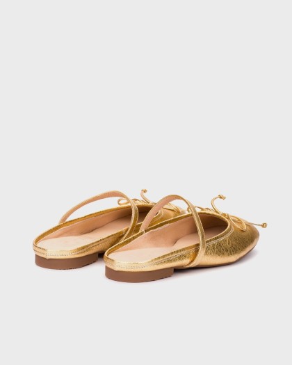 Rear view of the LULU 02 slingback ballerina flats in gold leather with a support strap.
