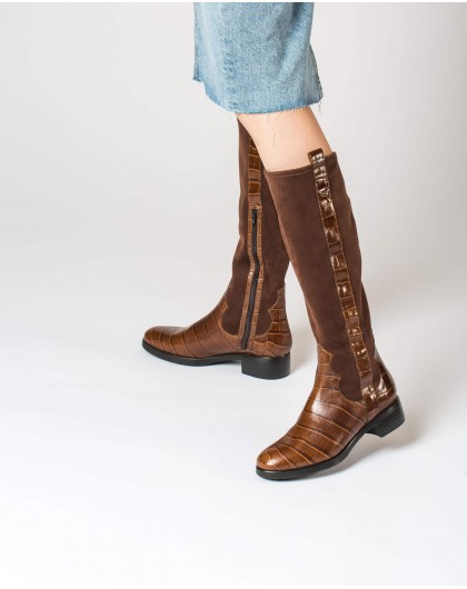 Flat elastic boot