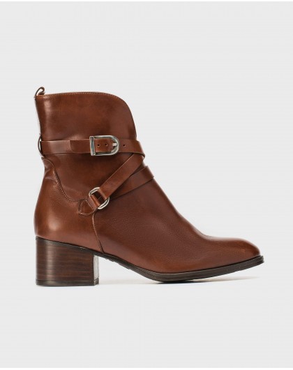 Ankle boot with double strap