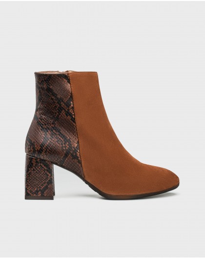Leather ankle boot with snake print