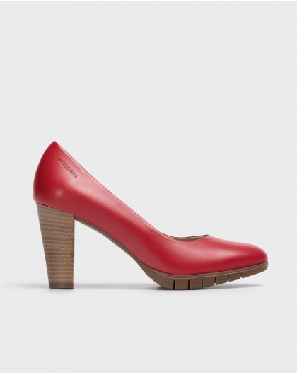 High heeled leather court shoe