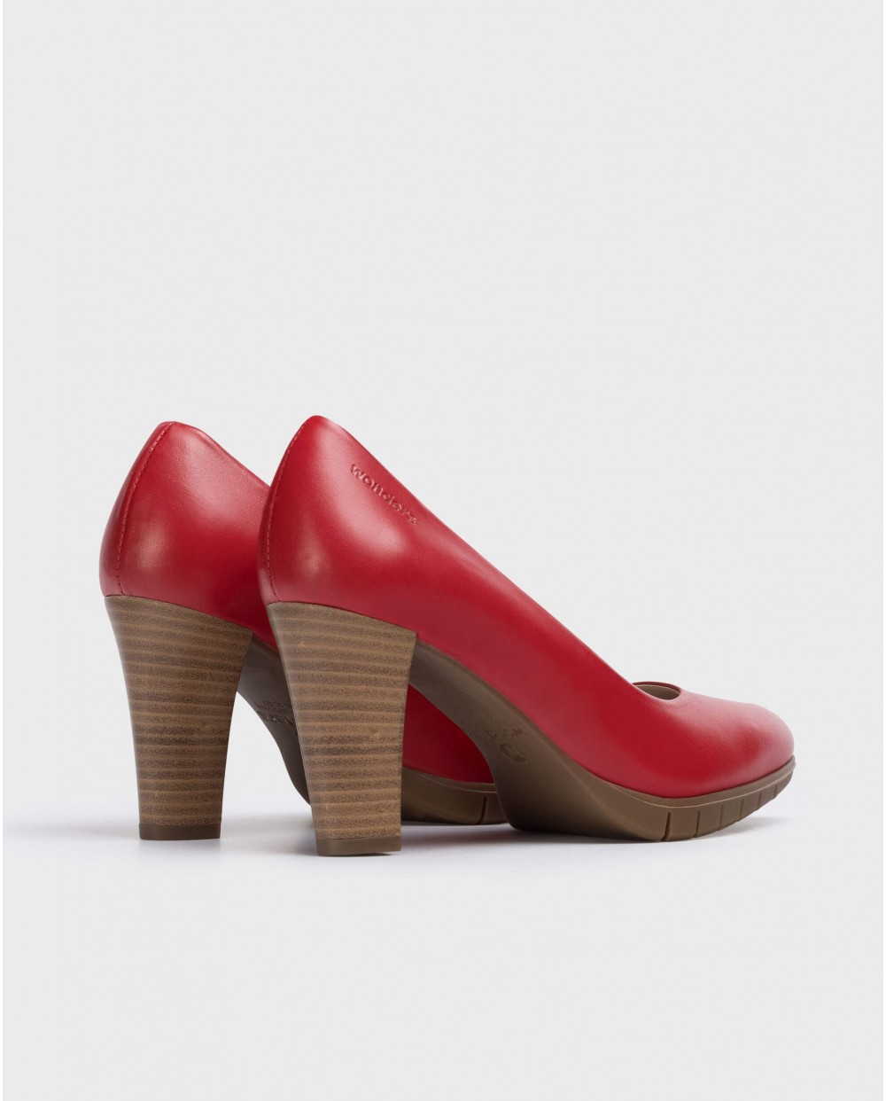 High heeled leather court shoe