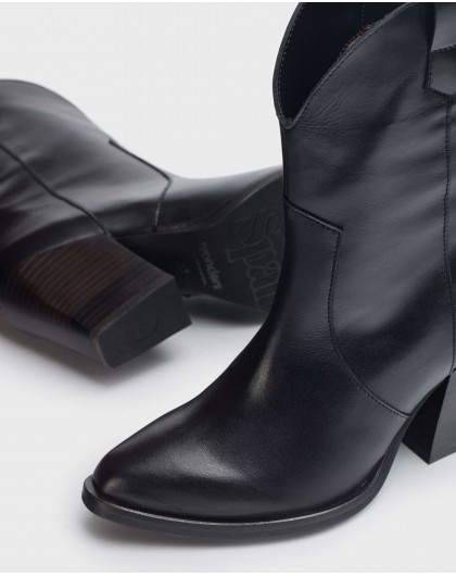 Black Paso ankle boot