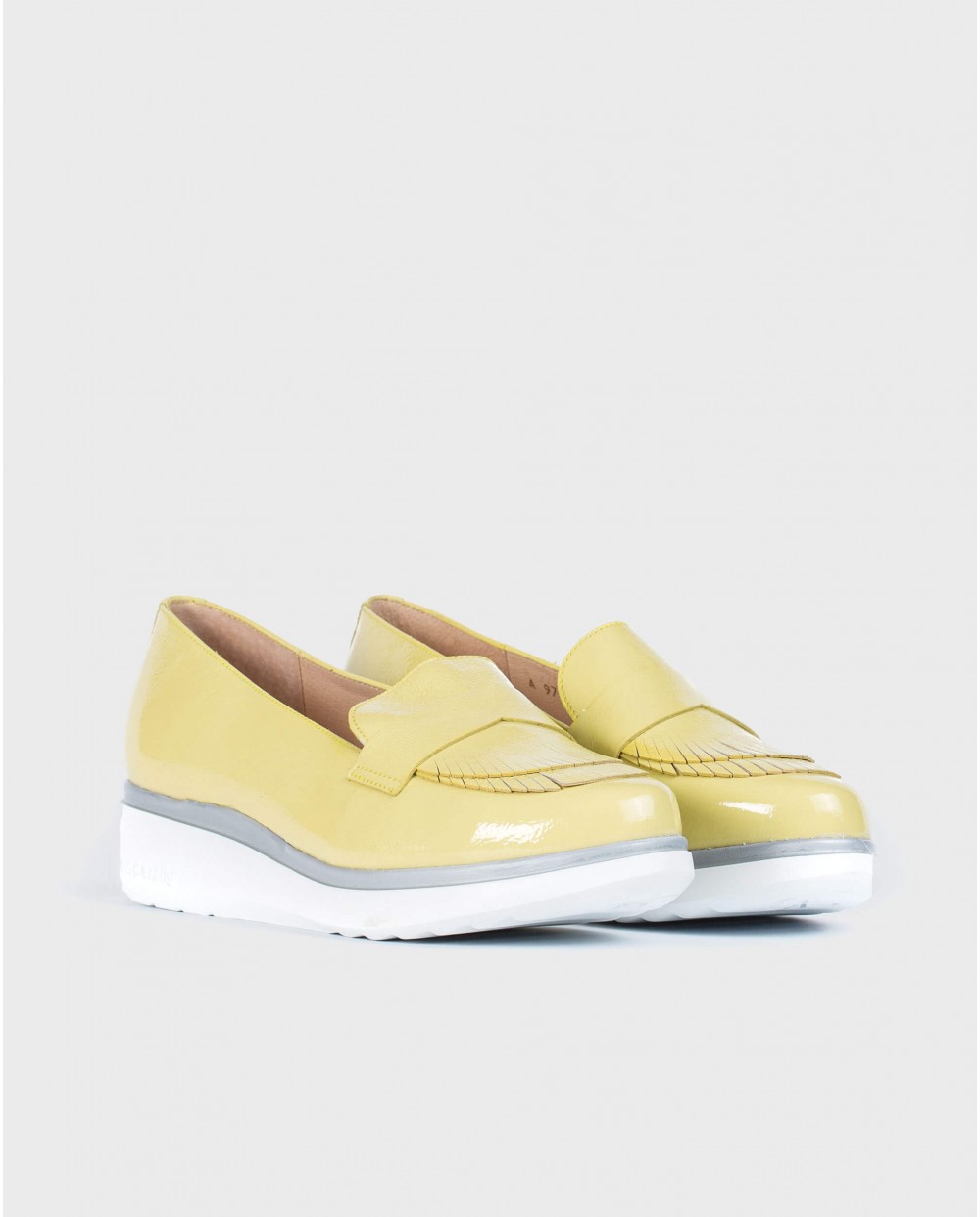 Patent leather moccasins with fringe detail