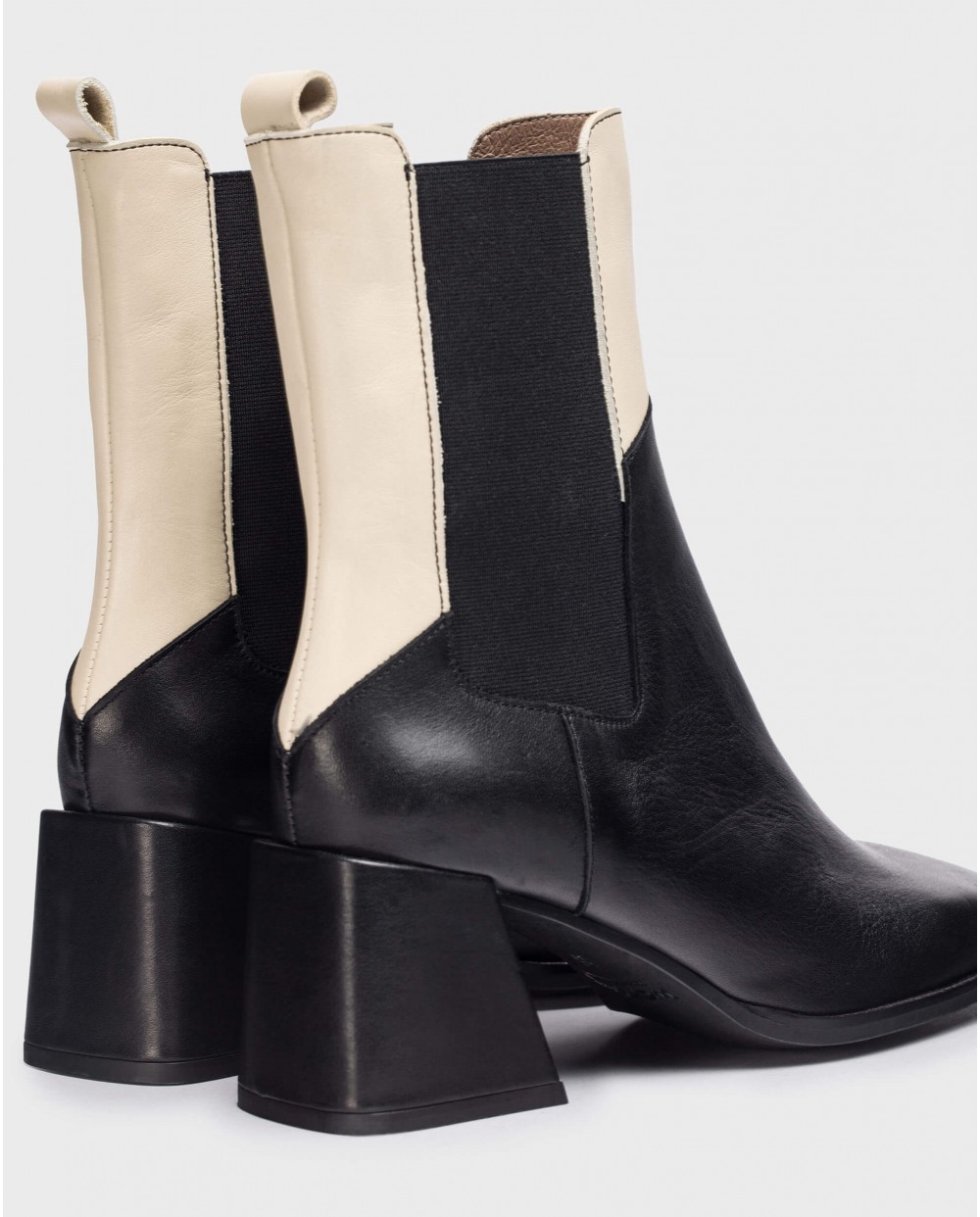 Black TOTE ankle boot