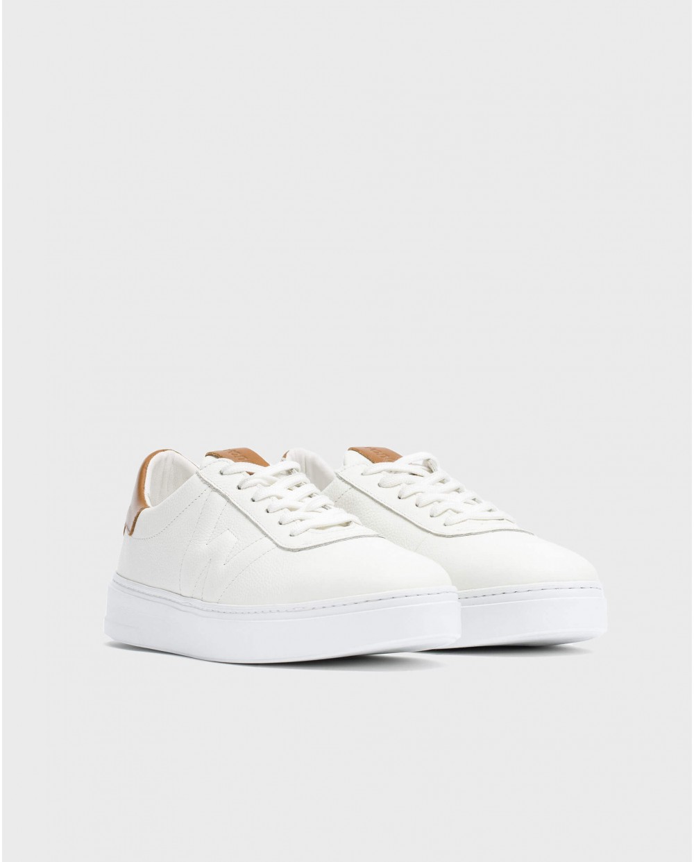 Casual leather sneaker