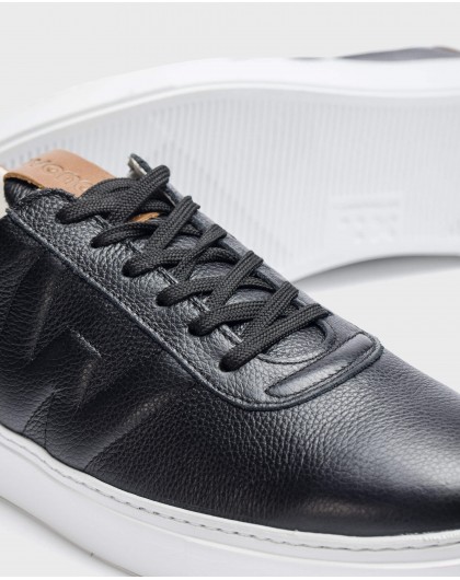 Casual leather sneaker