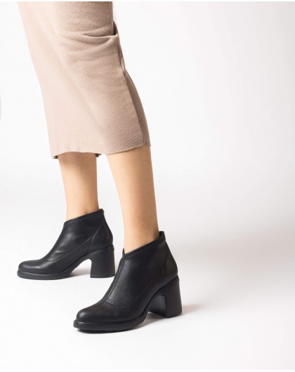 Black SUGAR Ankle boot