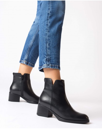Black KATE boots