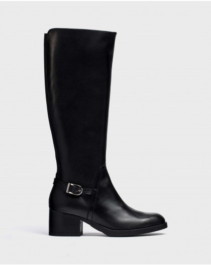 Black elastic boot
