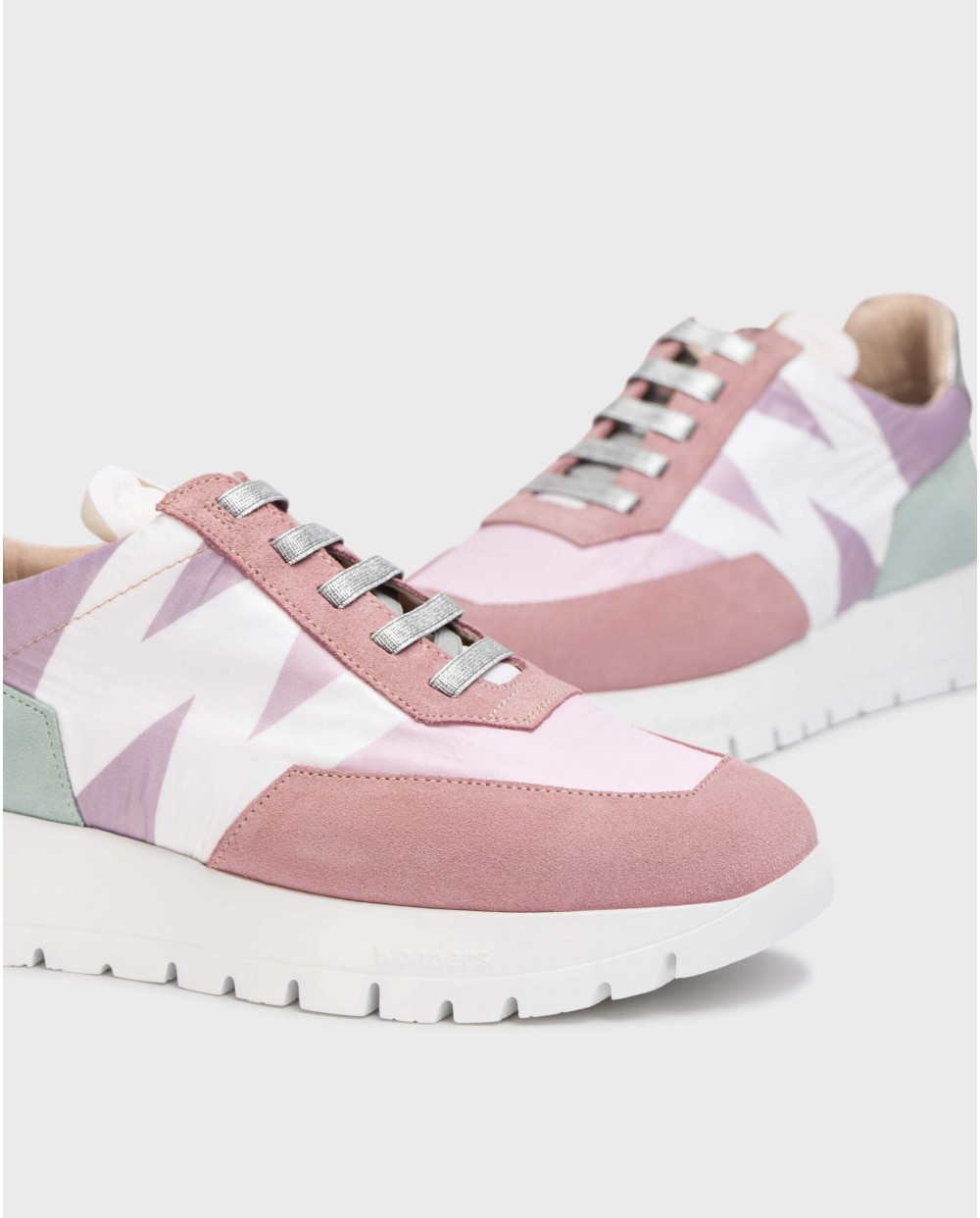 Pink Odisei Sneaker