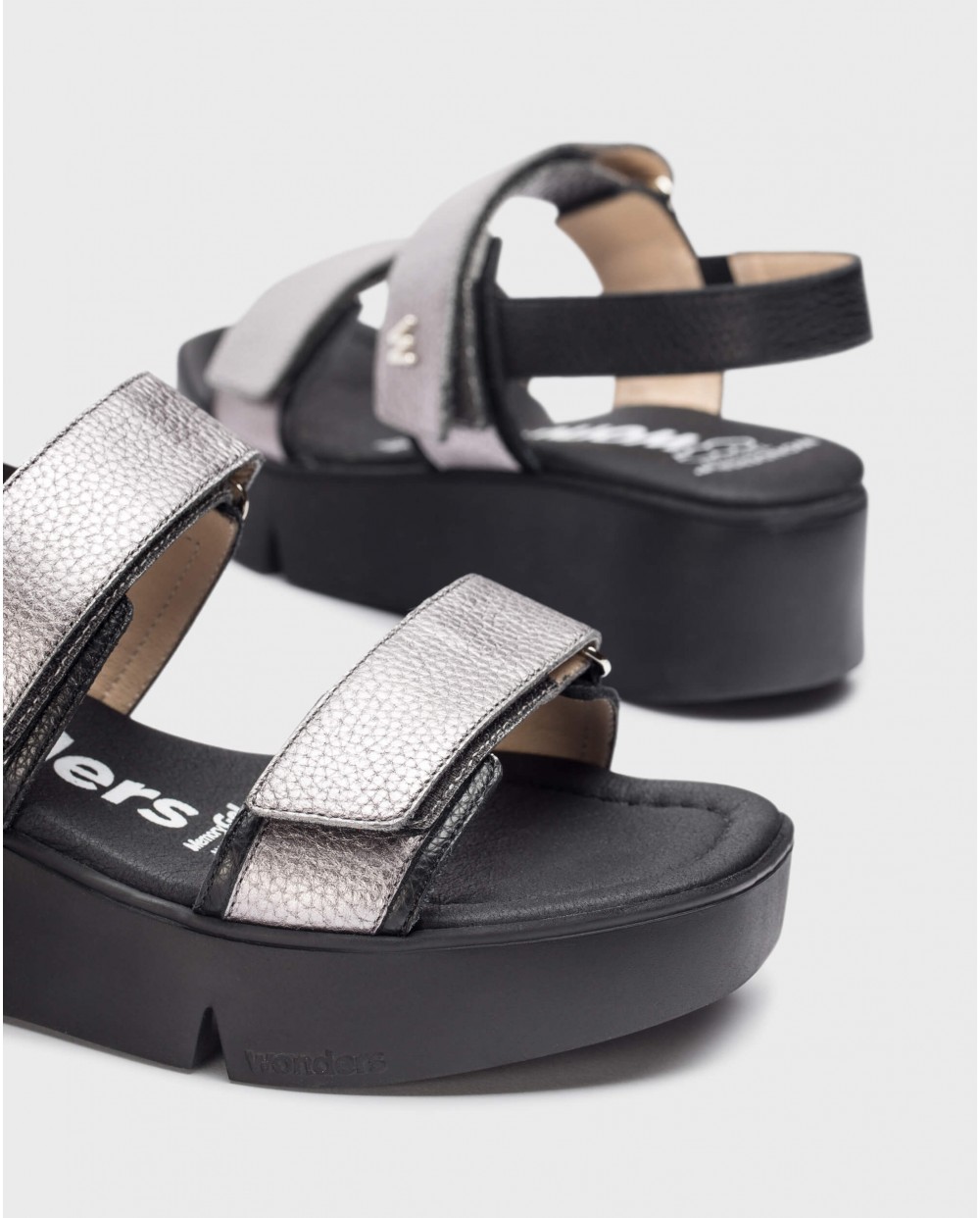 Black Amapola sandals