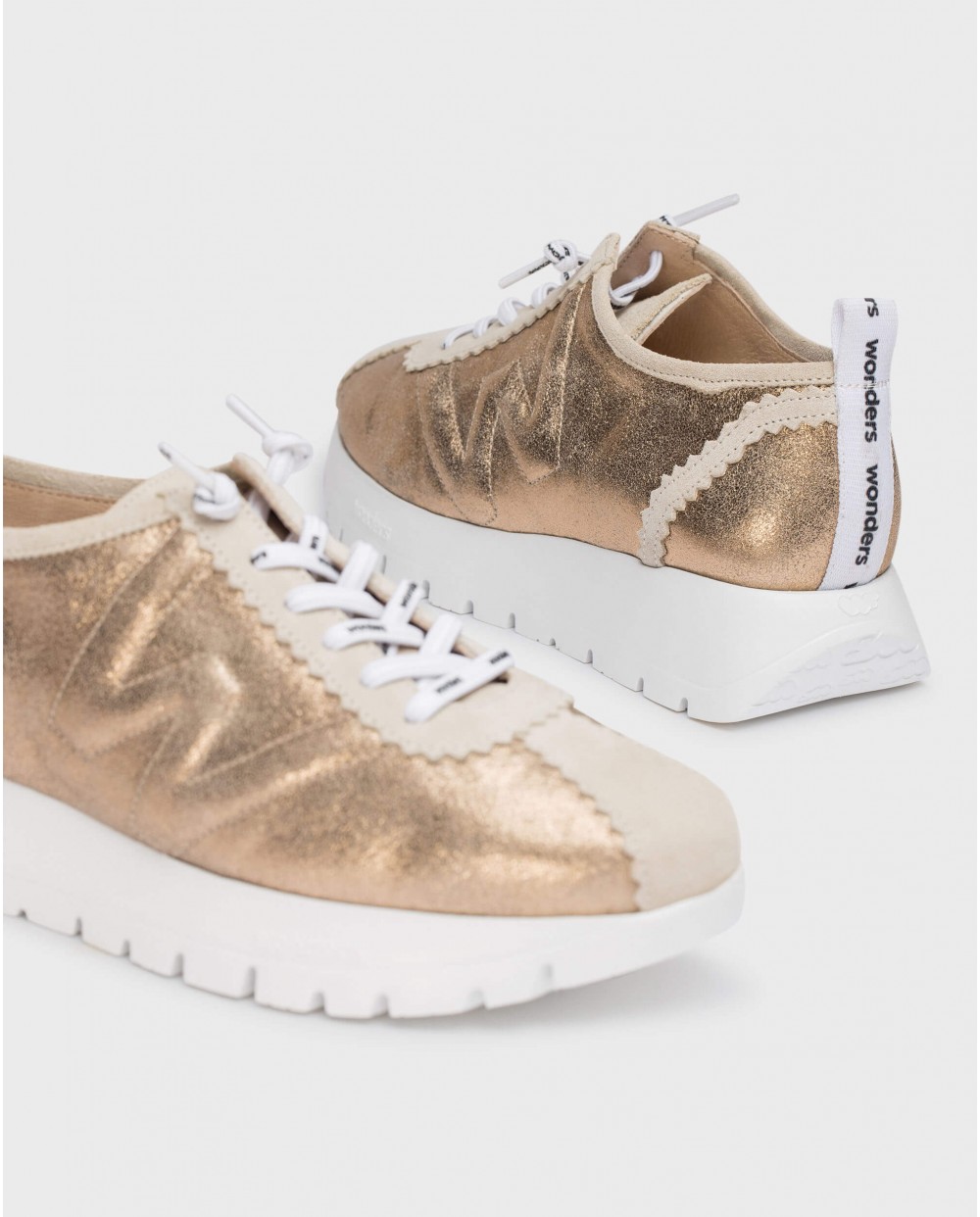 Gold B-STAR Sneaker