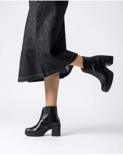 Black PAROS ankle boot