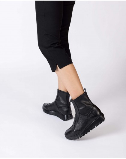 
WALK Black Ankle Boot