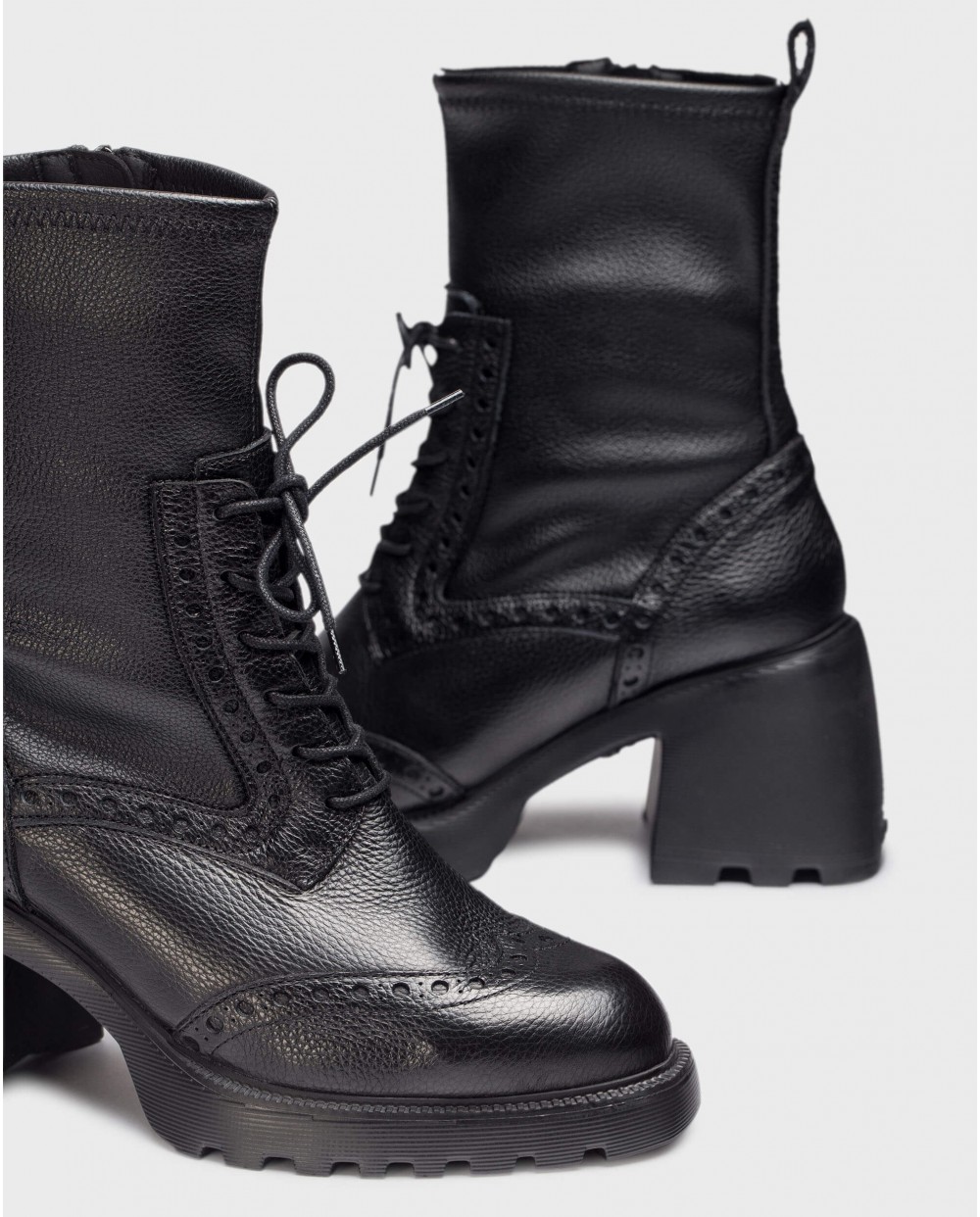 Black VENECIA ankle boots