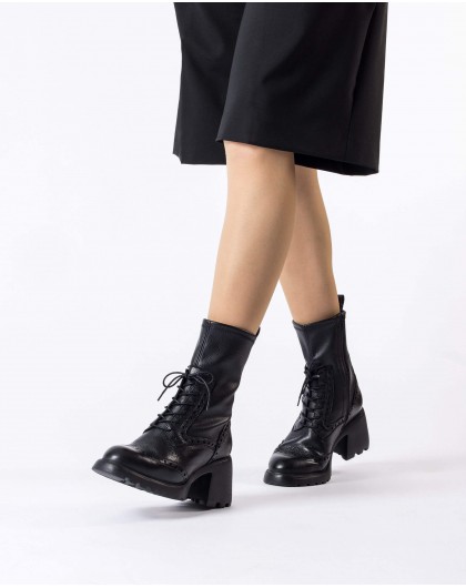 Black VENECIA ankle boots