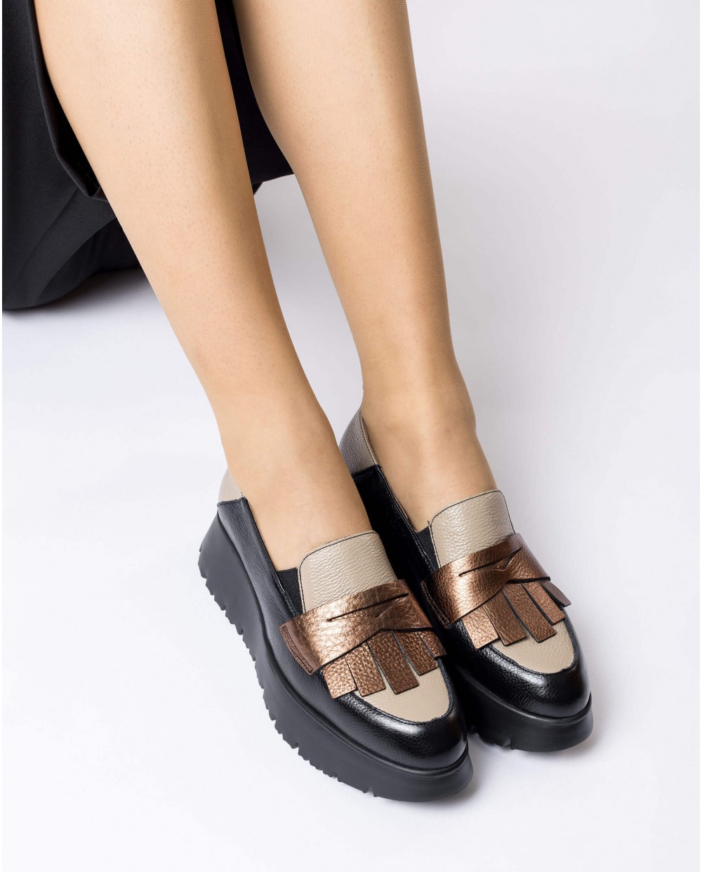 Gold MEDIANOCHE loafers