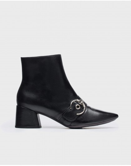 Wonders-Ankle Boots-Ankle boot with a round buckle