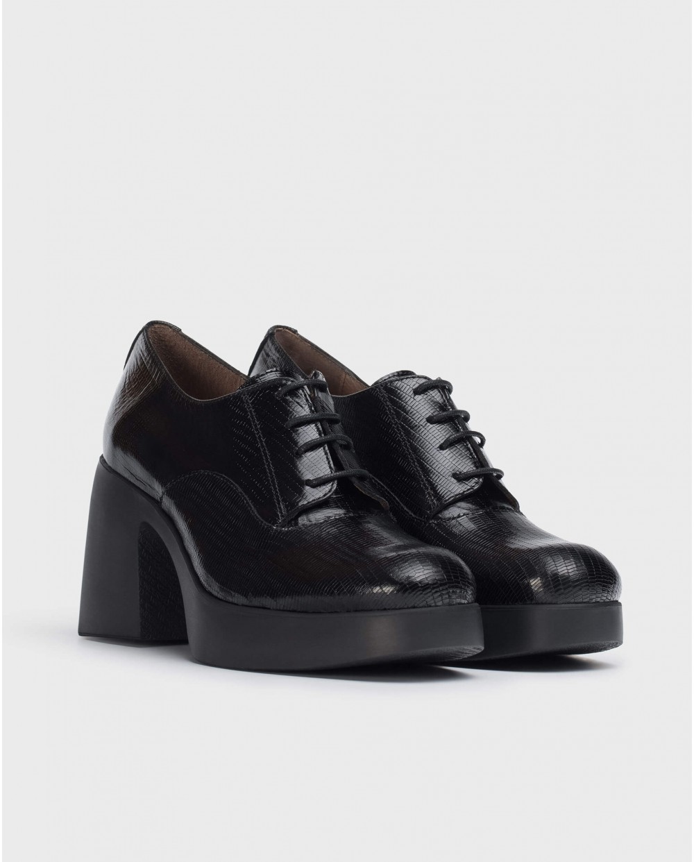Wonders-Platforms-Black Loira shoes.