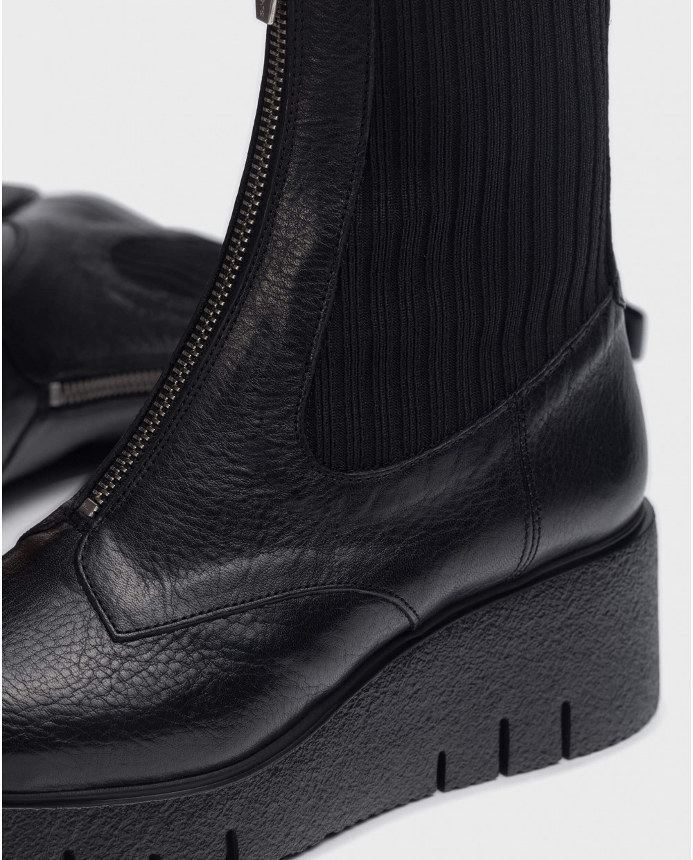 Wonders-Outlet-Black Textured Ankle boot