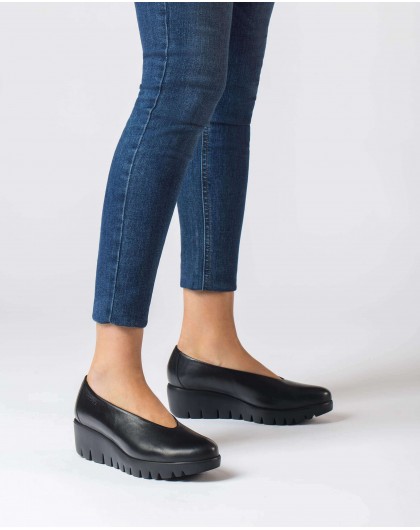 Wonders-New in-Black Fly Moccasin