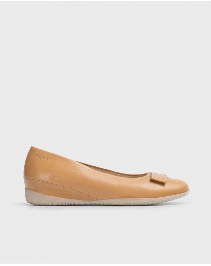 Ballet pump with bow detail