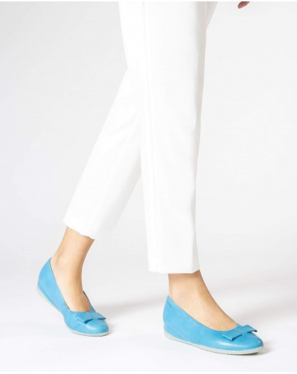 Ballet pump with bow detail