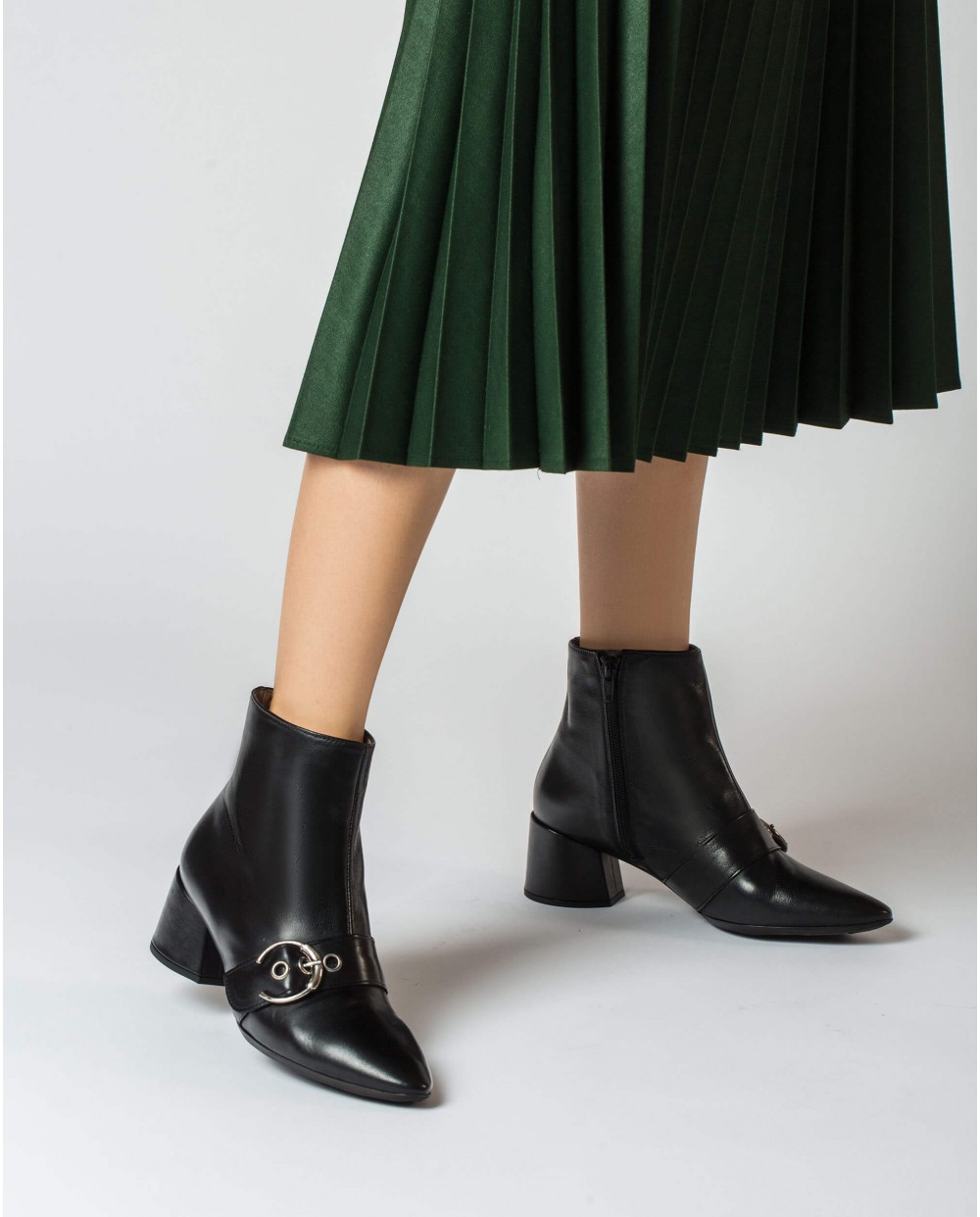 Wonders-Ankle Boots-Ankle boot with a round buckle