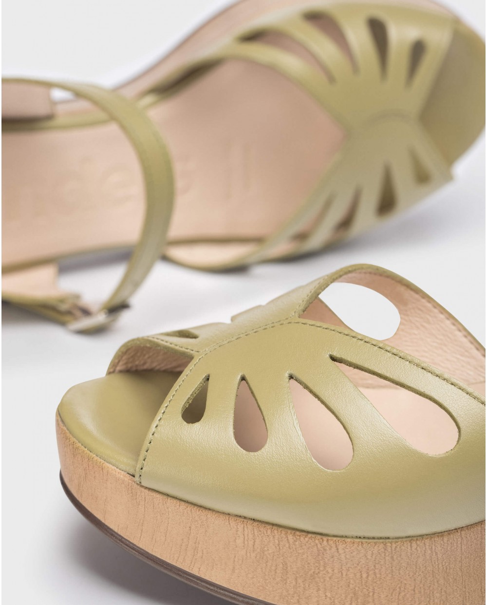 Wonders-Heels-Perforated wedge sandal