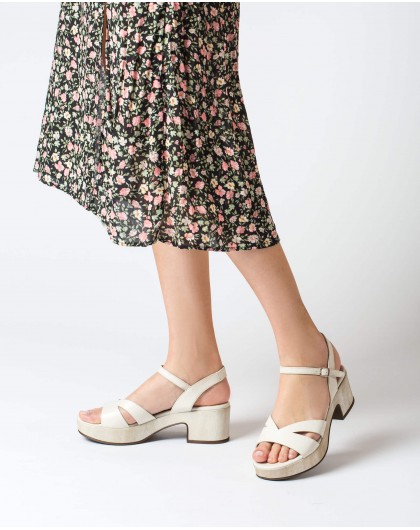 Wonders-Heels-Wedge sandal with V cut out
