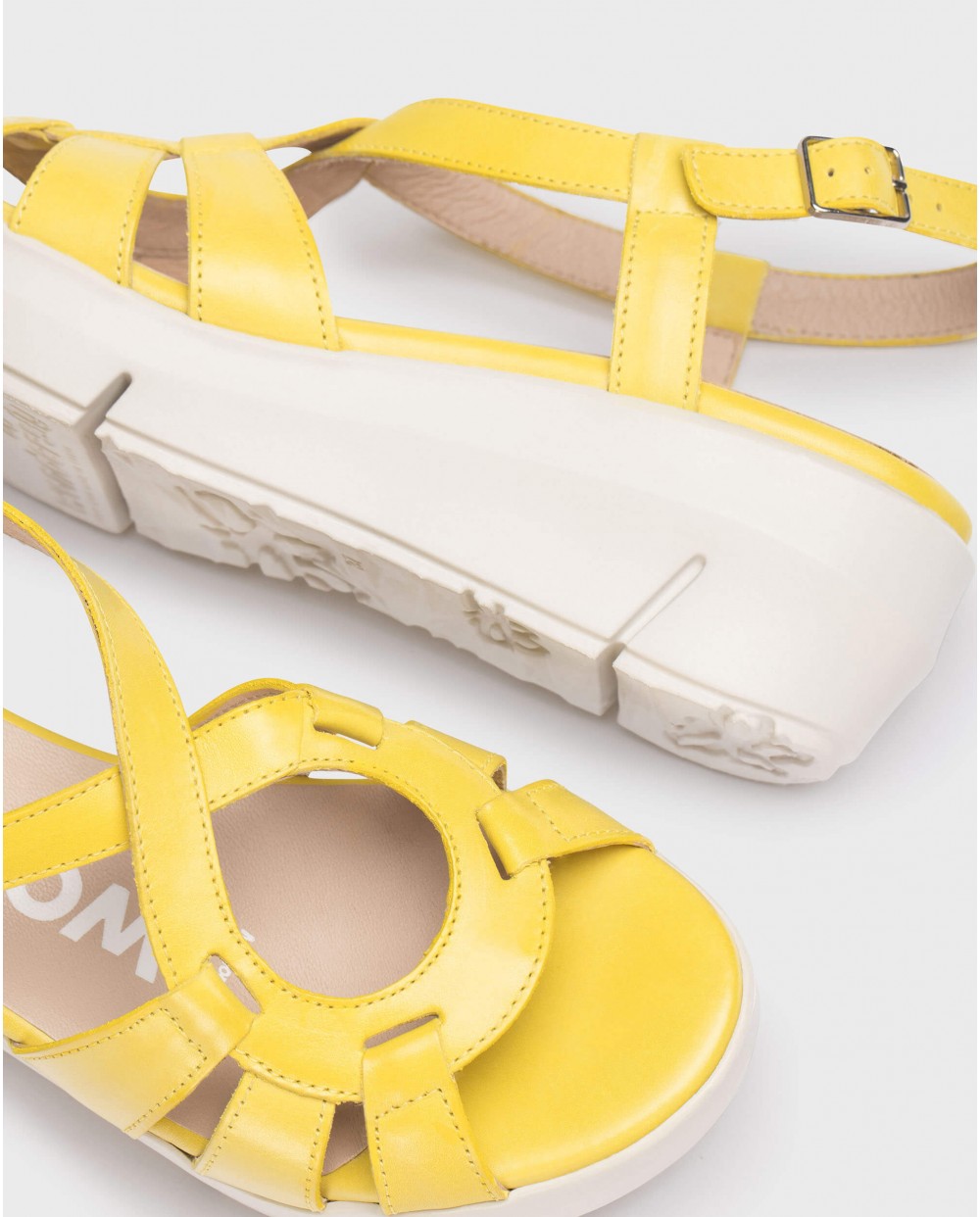 Sandal with criss-cross strap