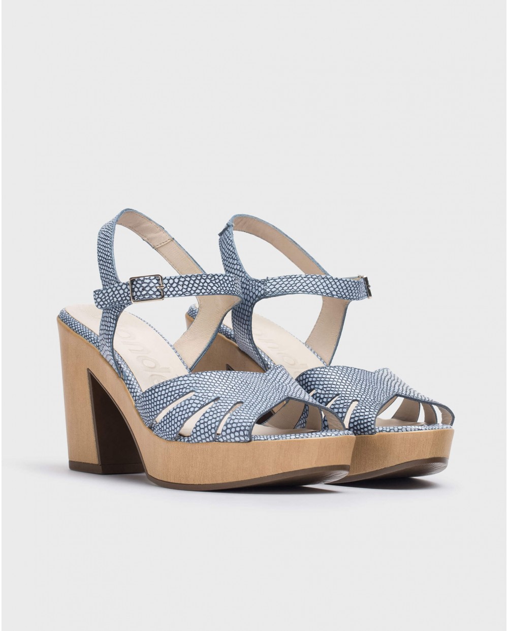 Wonders-Outlet-Sandal with side cut out detail