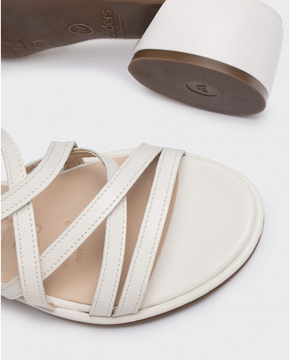 Wonders-Heels-Flat sandal with leather straps