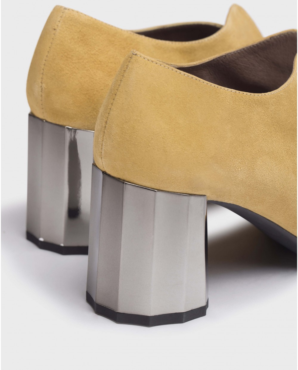 High heeled geometric shoe