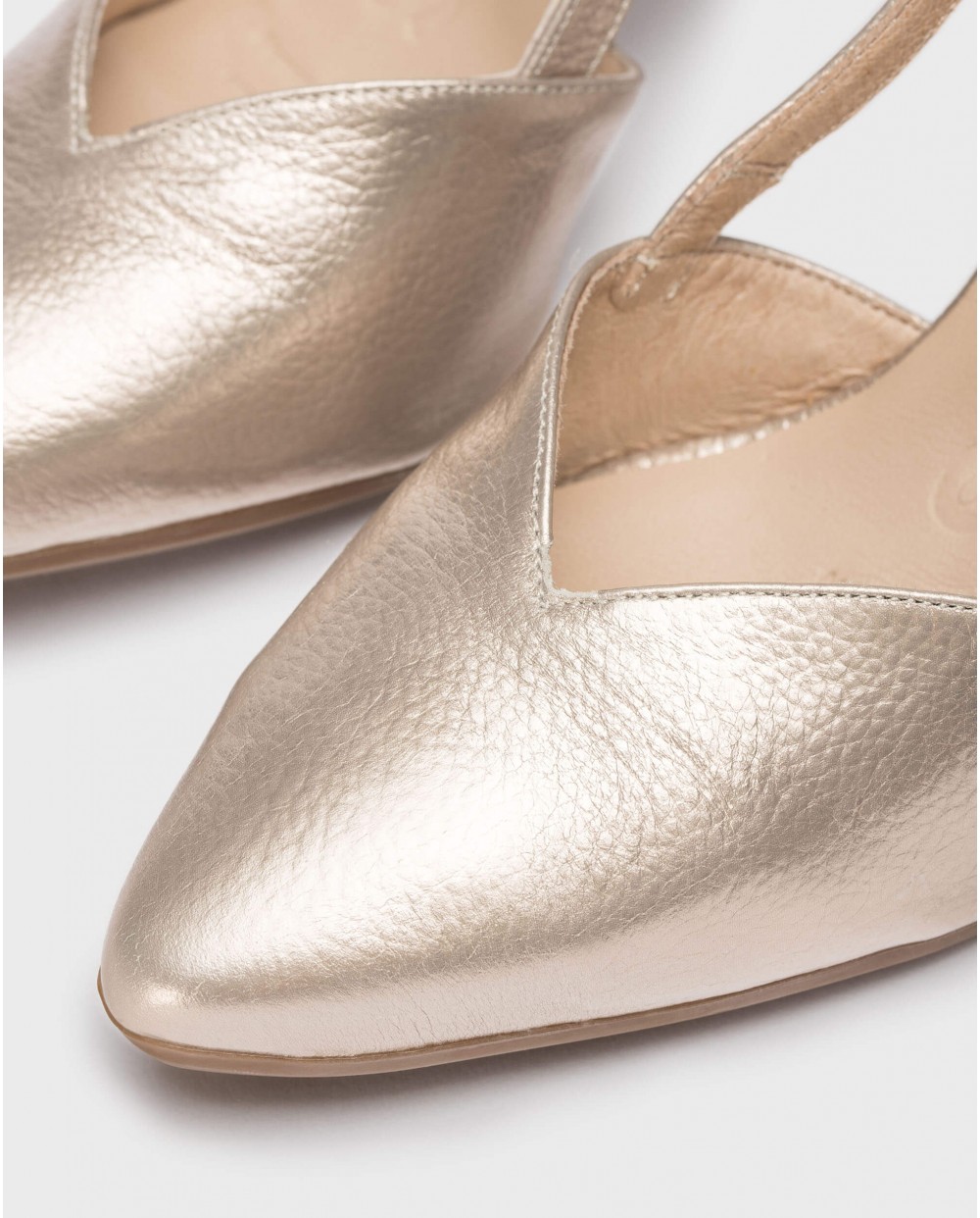 Wonders-Heels-Gold Lexi shoe