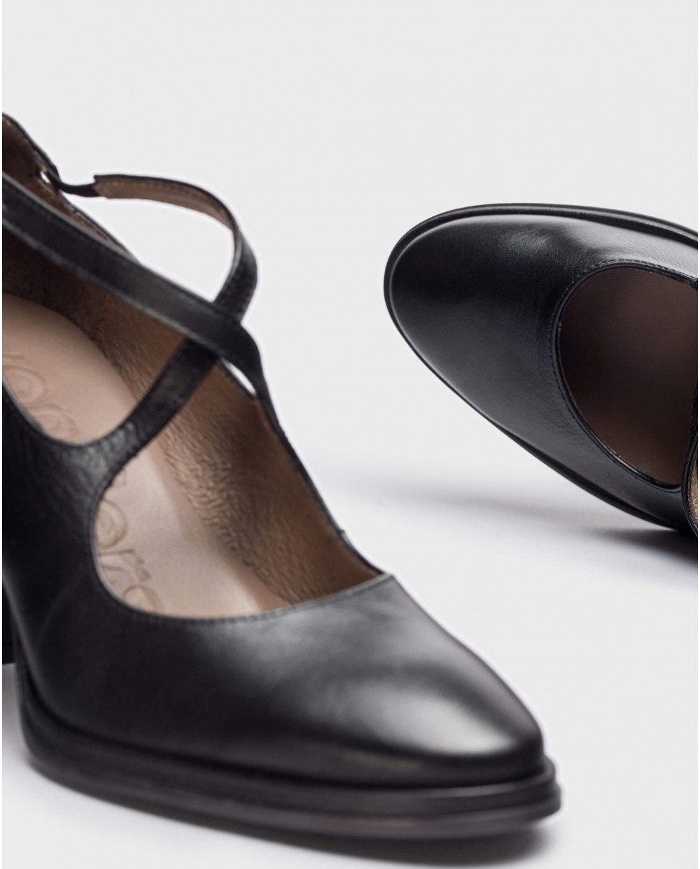 Wonders-Heels-Black CONI shoe