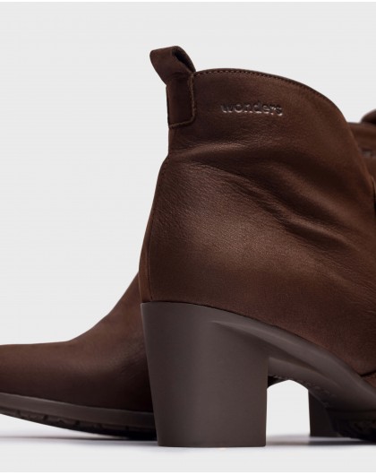 Brown V-cut ankle boot