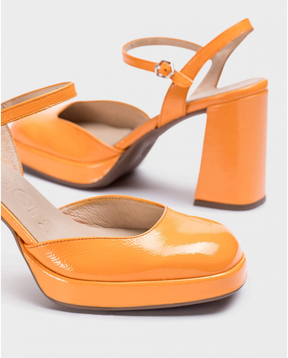 Wonders-Heels-Orange Selena platform