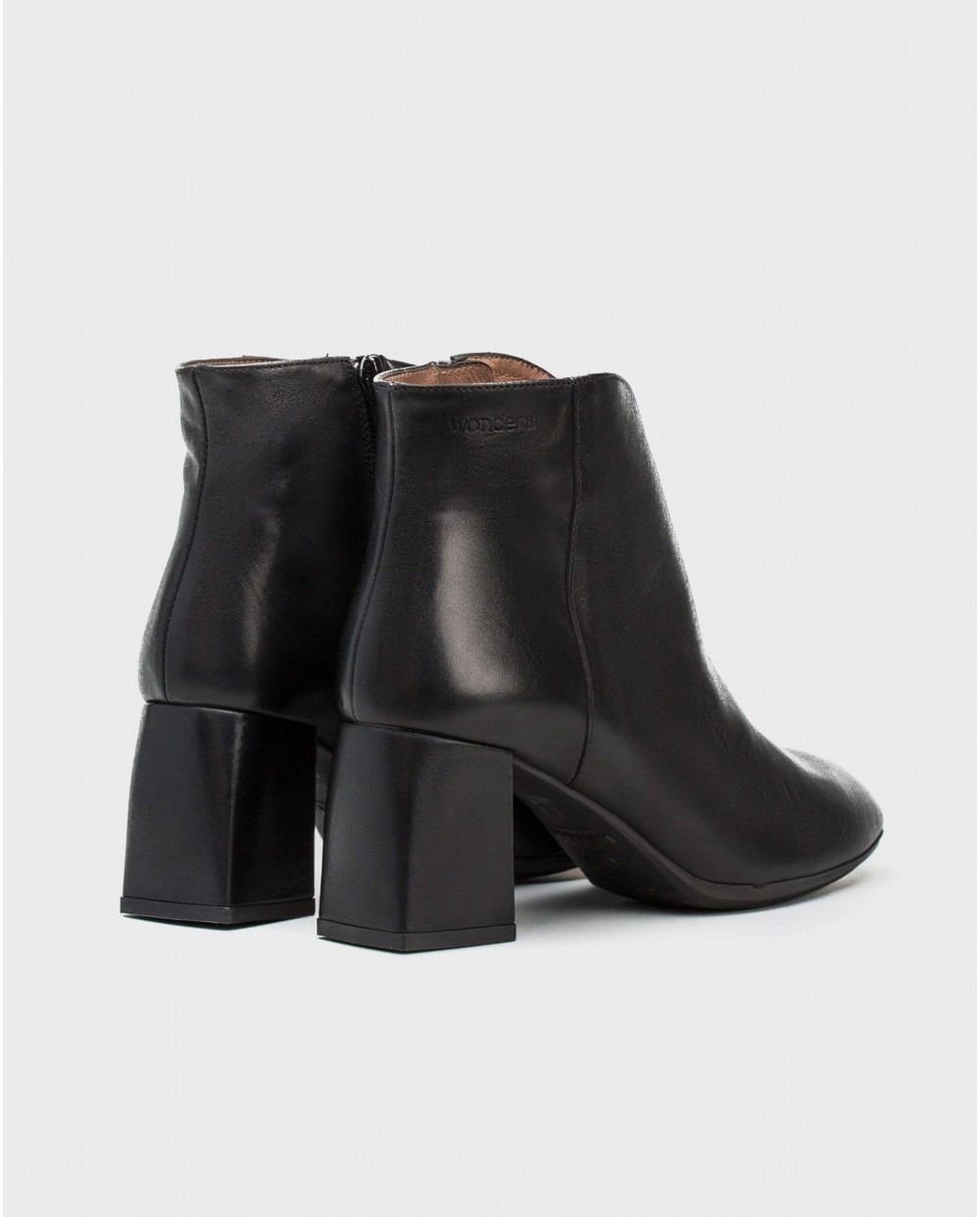 Wonders-Outlet-Leather ankle boot with throat detail