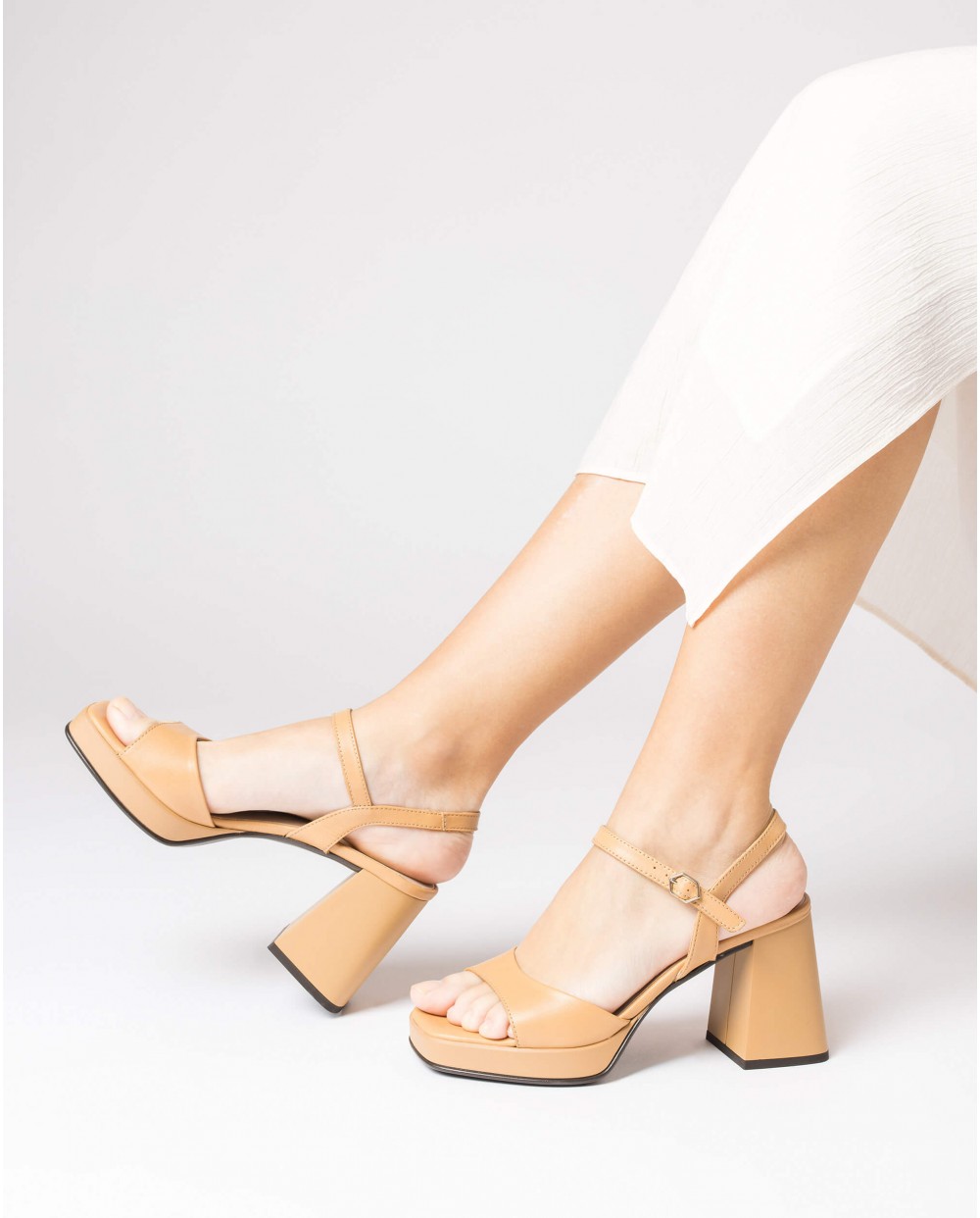 Wonders-Heels-Brown BEATLE Sandal